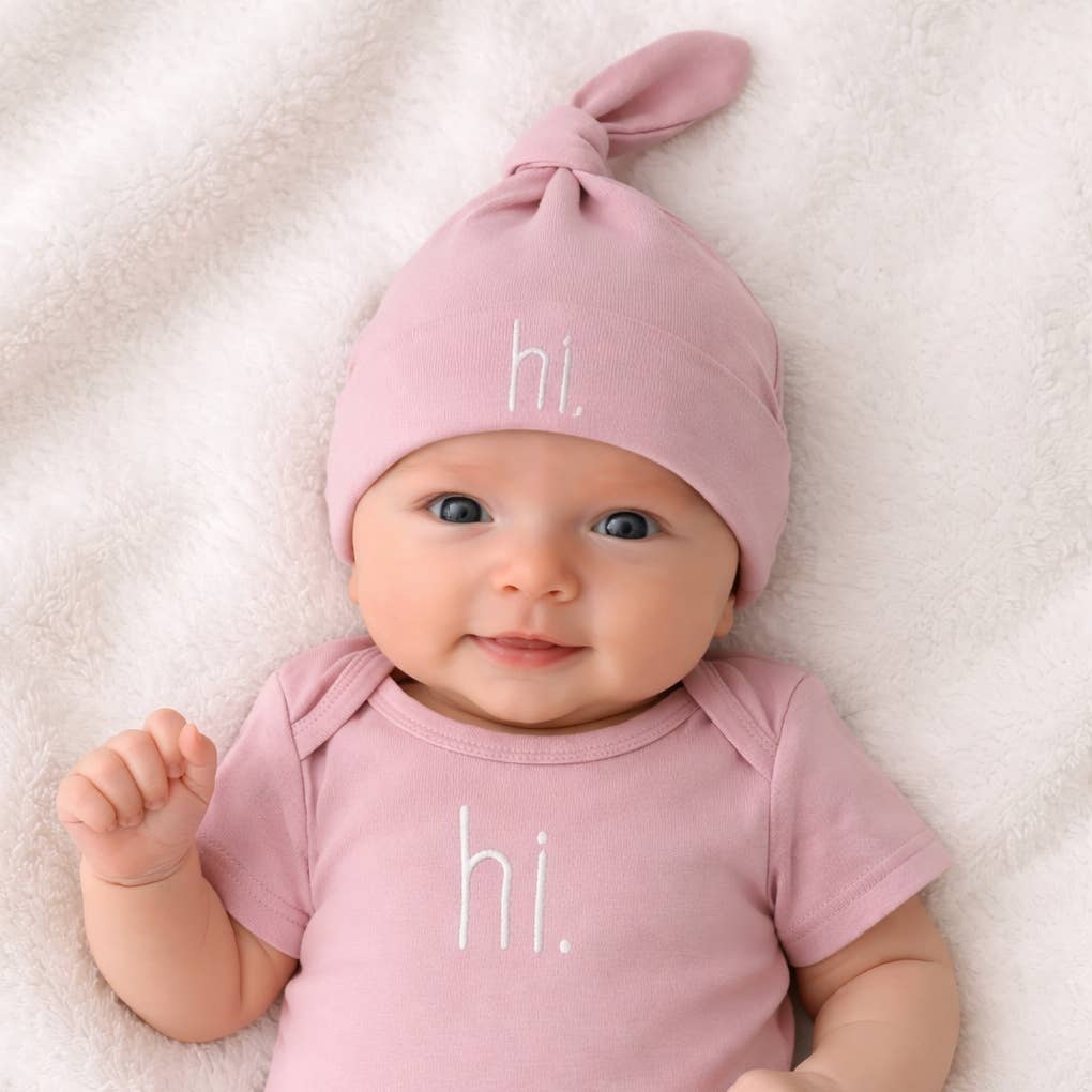 newborn pink knotted hat with greeting