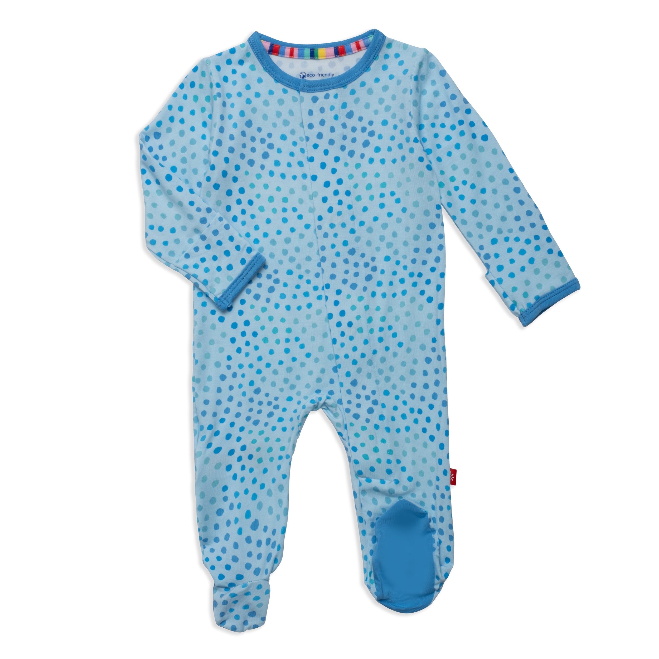 Side-by-side comparison of magnetic and zipper baby pajamas, highlighting comfort and convenience."